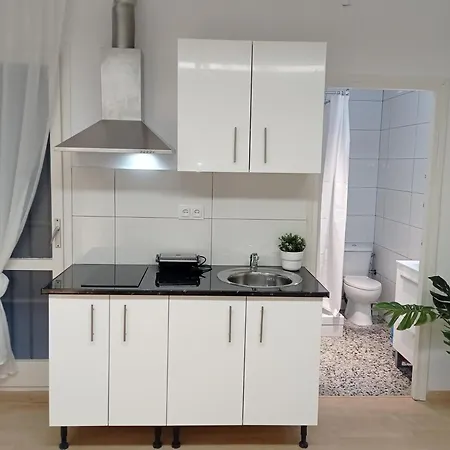 בית הארחה Bright Private Double Center Metro L-1 Urgell L-5 Hospital Clinic ברצלונה
