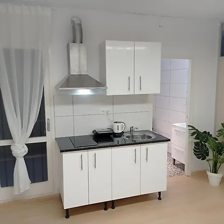 Bright Private Double Center Metro L-1 Urgell L-5 Hospital Clinic בית הארחה ברצלונה